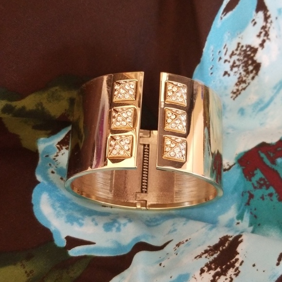 Victoria's Secret Accessories - Victoria's Secret Gold Toned Bracelet